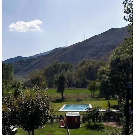 La Borda De Ritort Bed & Breakfast 3*